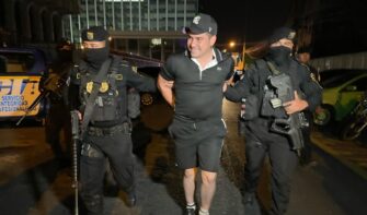 Bajo fuertes medidas de seguridad trasladan a «chipi», el extraditable número 13 del año