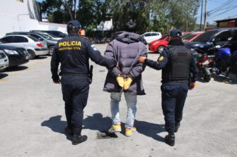 Capturado en Mixco tras disparar contra garita y amenazar a guardia con escopeta ilegal