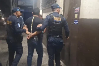 Capturan a hombre que recogía evidencias tras doble asesinato en Puerto San José