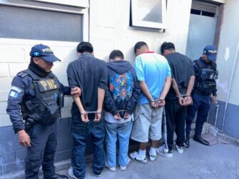 PNC frustra ataque armado y captura a cuatro presuntos pandilleros en Mixco