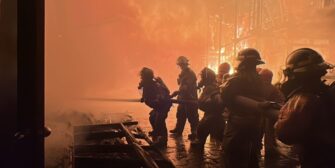 Voraz incendio consume bodega de madera en bulevar Los Próceres, zona 10