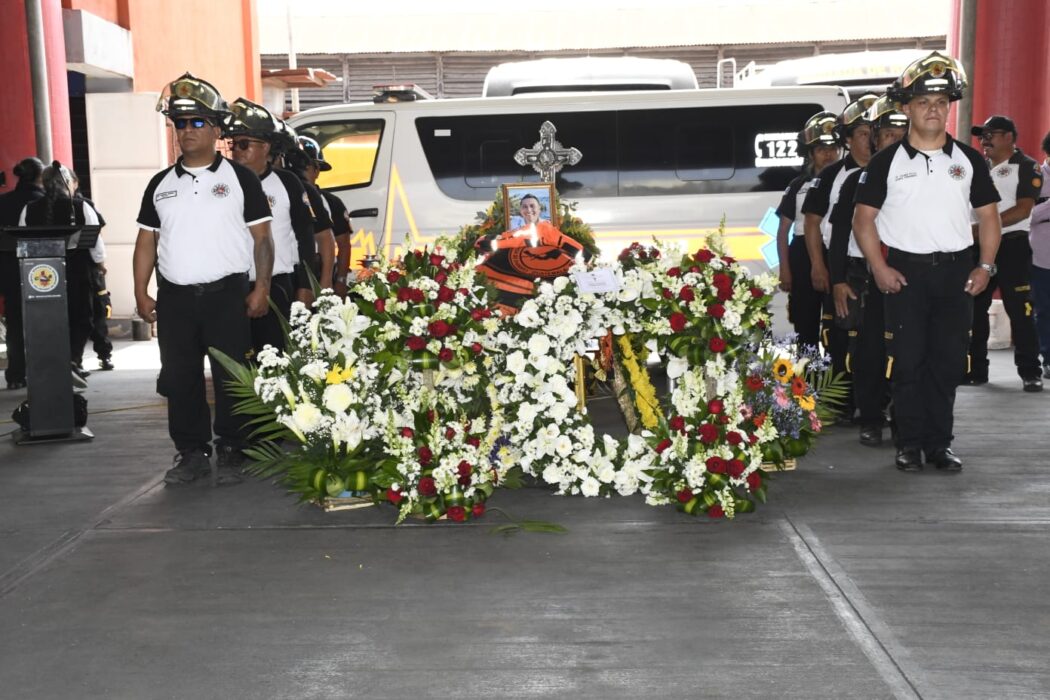Javier Armando Castillo Márquez, Bombero Voluntario