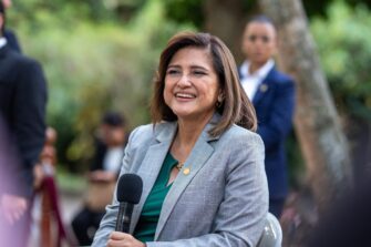 Gobierno ordena reducción inmediata en el salario de la vicepresidenta Karin Herrera