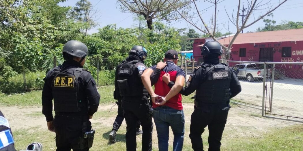 los gatos, Izabal, allanamientos