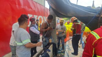 Tres trabajadores sobreviven tras caer a un pozo de 15 metros en zona 4