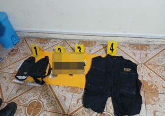 Capturan a tres hombres con arma ilegal y chaleco similar al del MP en Puerto de San José