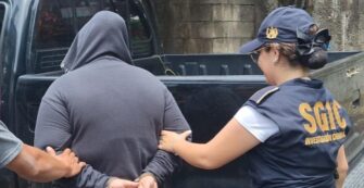 Capturan a extrabajadora bancaria por presuntamente desviar Q400 mil a cuentas