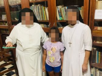Niña de 8 años escapa de maltrato y es rescatada tras pedir ayuda en una iglesia en Petén
