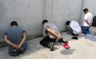 Capturan a cuatro presuntos secuestradores en Villa Canales; turba intentó lincharlos