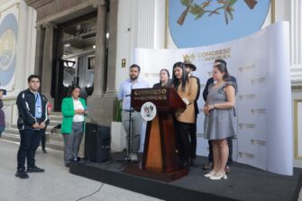 Bancada Semilla propone ley para frenar extorsiones con registro de celulares