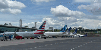 Aeropuerto La Aurora reanuda operaciones tras falla en sistema de luces