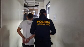 Capturan a dos presuntos asaltantes en zona 15; uno fue herido de bala durante el hecho