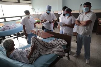 Salud acredita aumento salarial retroactivo a trabajadores; contratistas recibirán incentivo