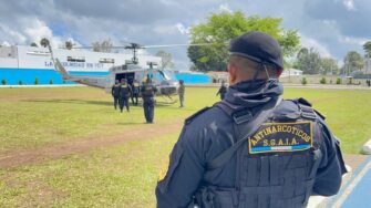 Trasladan por vía aérea los 158 paquetes de cocaína incautados en Suchitepéquez