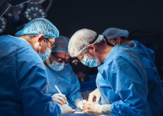 Hospital Roosevelt realiza con éxito su primer trasplante renal de donante vivo en adultos