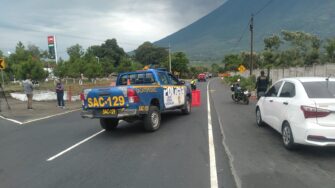 Volcán de Fuego entra en fase efusiva: Conred cierra Ruta Nacional 14 y emite alerta por erupción