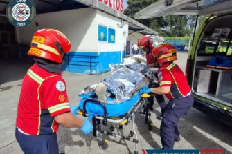 Enfrentamiento armado frente a escuela en Villa Nueva deja tres heridos, incluido un agente de la PNC