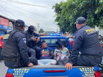Capturan a dos presuntos asaltabuses tras atacar unidad en la avenida Petapa