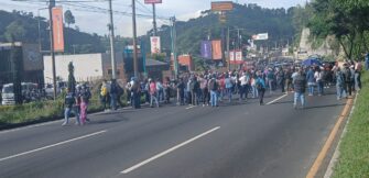 Maestros del STEG mantienen bloqueos en puntos del país por tercer día