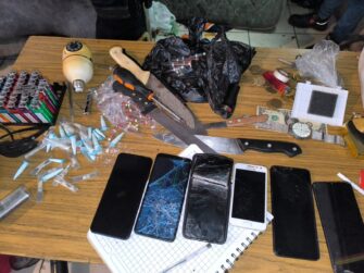 Operativos simultáneos dejan cinco pandilleros detenidos y decomisos de droga