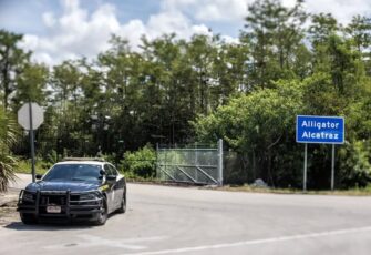 EE. UU. inicia deportaciones desde el centro migratorio Alligator Alcatraz en Florida