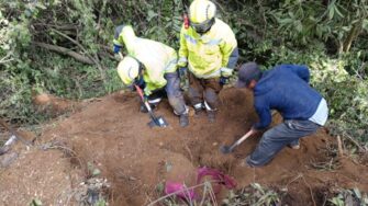 Tras sismos, buscan rescatar cuerpo de mujer soterrada en Villa Nueva