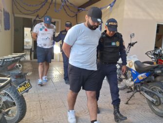 Capturan a “los barbudos” en Guastatoya tras robo de Q13 mil 500 y un arma