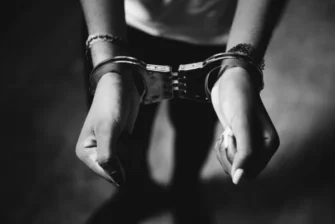 Mujer es condenada a 4 años de prisión por conspiración para lavado de más de Q120 mil