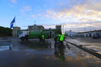 Plaza de la Constitución amanece sin maestros, tras retirada en las últimas horas