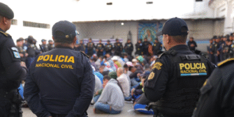 Registran Pavoncito y hallan celulares, droga y municiones