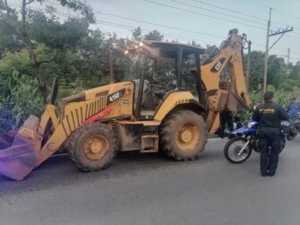 Capturan a hombre que conducía retroexcavadora robada en Siquinalá