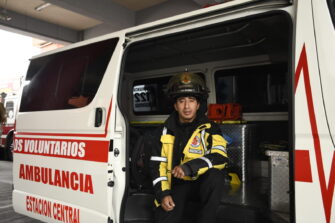 Ronaldo Culajay: valentía de bombero salva a hombre en crisis en el Palacio