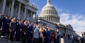 Migrantes pagarán más por enviar dinero: Senado de EE. UU. aprueba impuesto a remesas