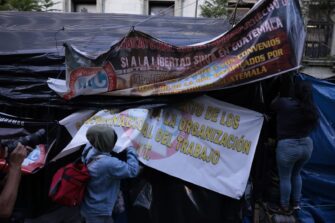 Arévalo exige a maestros del STEG volver a clases; Joviel Acevedo reacciona a desalojo