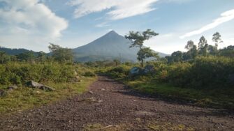 Volcán de Fuego mantiene actividad moderada y riesgo de lahares por lluvias en la zona