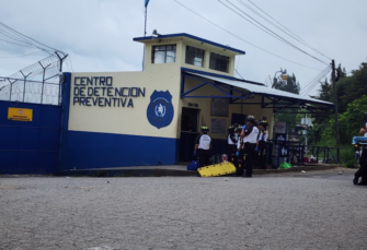 Motín en el Preventivo de la zona 18 deja a un guardia y un reo heridos de bala