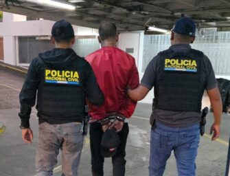 Recapturan a hombre con carabina robada en Chinautla