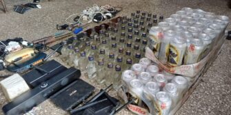 Autoridades incautan celulares, routers, licor y armas en cárcel de Escuintla