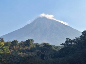 Alertan riesgo de lahares y desprendimientos en el volcán de Agua por sismos y lluvias