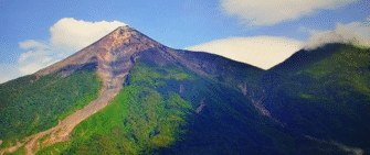 Alertan posible descenso de lahares en el volcán de Fuego
