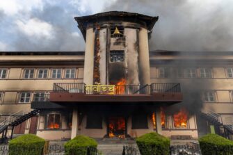 Revuelta sacude Nepal: edificios del Estado, élite política y centros económicos incendiados