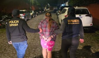 Capturan a presunta pandillera con tres órdenes de aprehensión