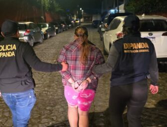 Capturan a presunta pandillera con tres órdenes de aprehensión