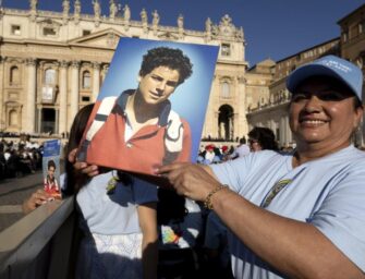 Carlo Acutis se convierte en el primer santo milenial canonizado por el papa León XIV