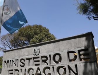 Centros educativos no pueden pedir dinero por clausuras