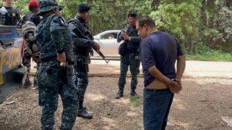 PNC captura a presunto coyote y rescata a 11 migrantes tras persecución en Jalpatagua