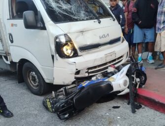 Dos agentes de la PNC resultan gravemente heridos en accidente vial en Santa Lucía Cotzumalguapa