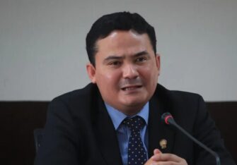 Juez Orellana ordena al Congreso y al TSE desconocer a funcionarios de Semilla