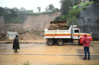 Búsqueda de víctima continúa tras derrumbe en kilómetro 24