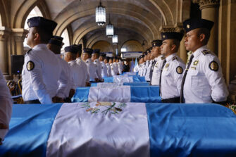 Gobierno garantiza el 60% del sueldo a deudos de agentes caídos de la PNC